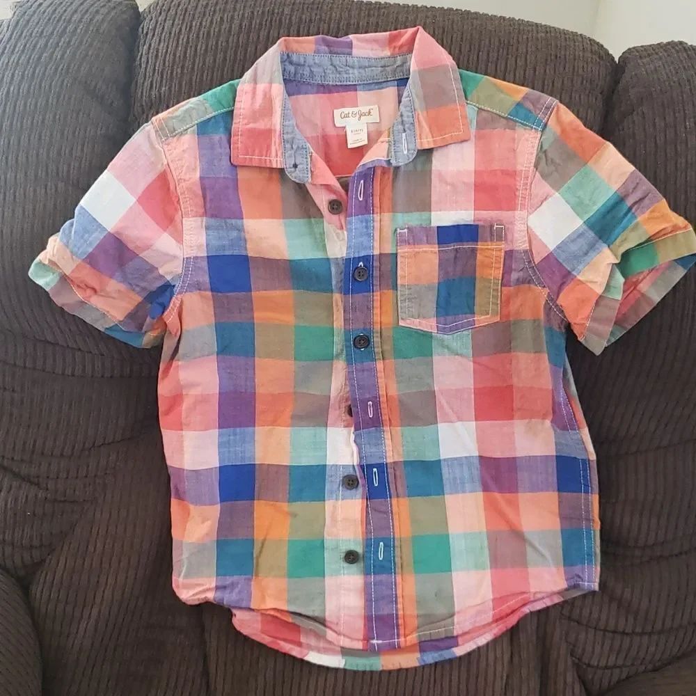 EUC Cat & Jack Boy's Button Down Dress Shirt Short Sleeves Sz 6/7